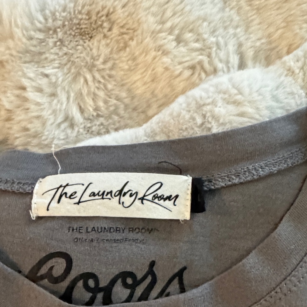 The Laundry Room Gray Coors Light Graphic Tee - Picture 4 of 4